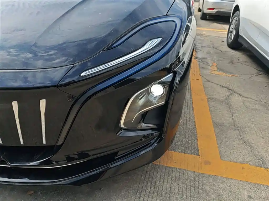 Hongqi E-QM5 2022 431km Charging Enjoyment Edition фото 24
