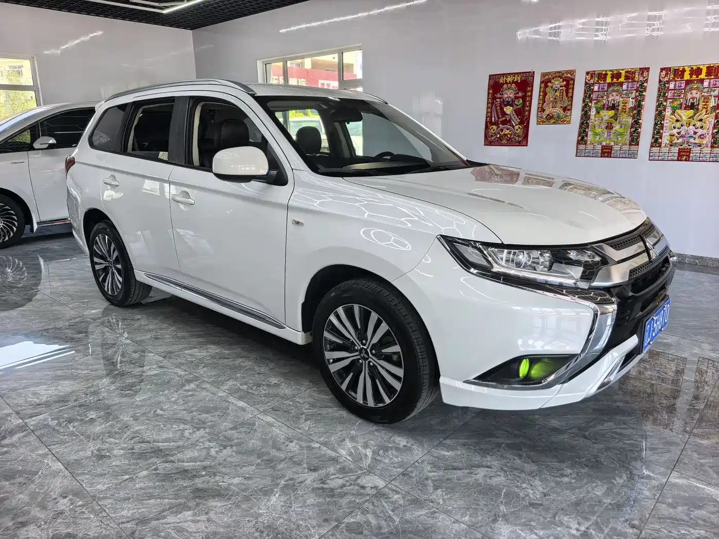 MITSUBISHI OUTLANDER