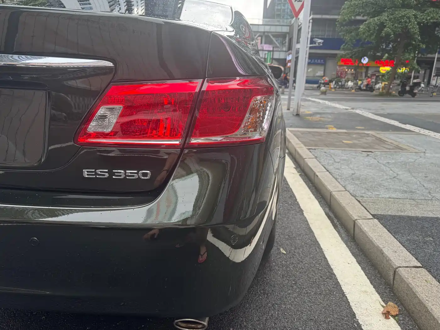 Фото 8 - Lexus ES