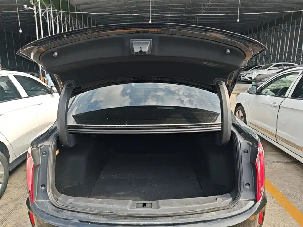 Hongqi E-QM5 2022 431km Charging Enjoyment Edition фото 19