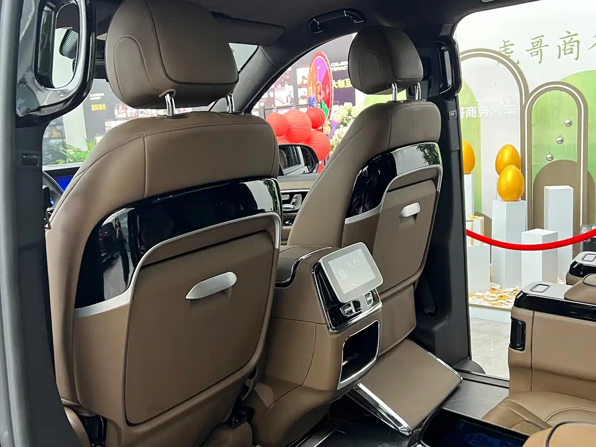 Mercedes-Benz Vito 2024 2.0T Business 7-Seater фото 8