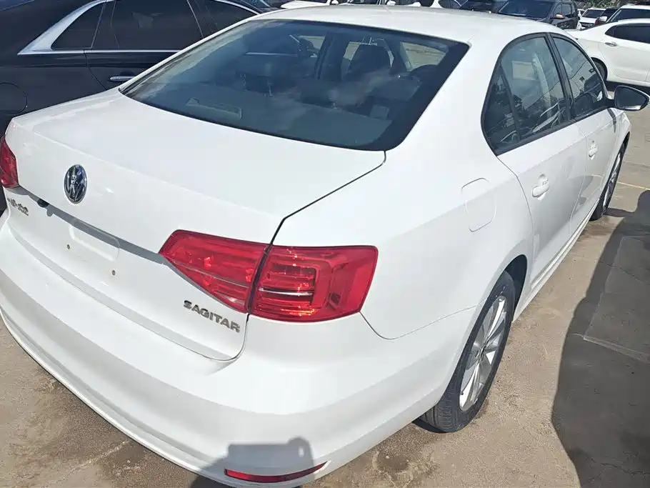 Volkswagen Sagitar 2018 1.6L Automatic Fashion фото 3