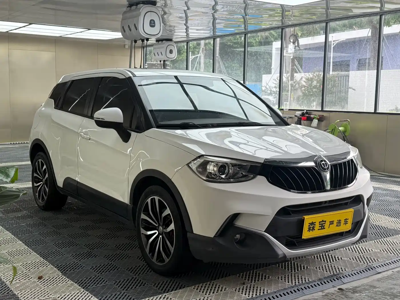 Фото 3 - Zhonghua V3