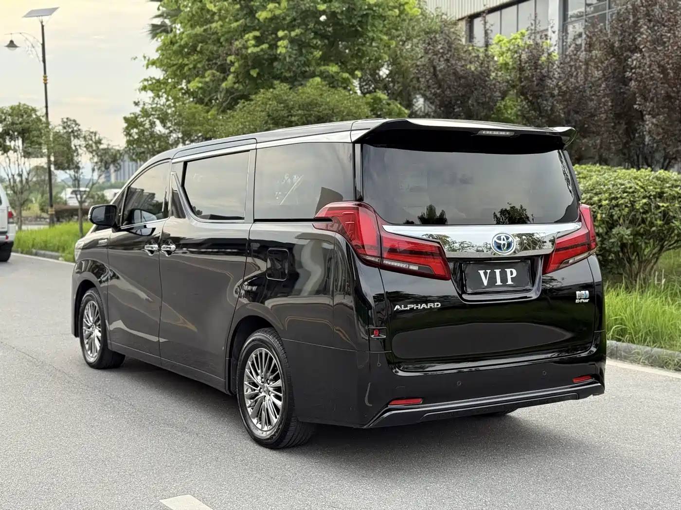 Toyota Alphard 2019 Hybrid 2.5L Luxury фото 6
