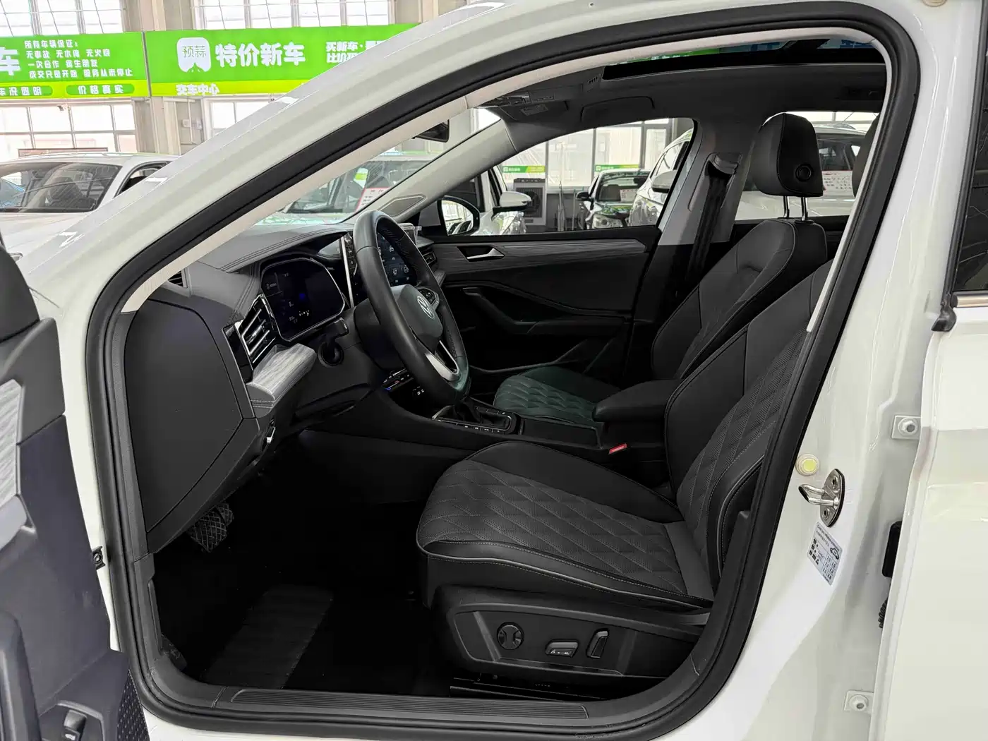 Volkswagen Sagitar 2023 Model Year 280TSI DSG Surpass Edition фото 8