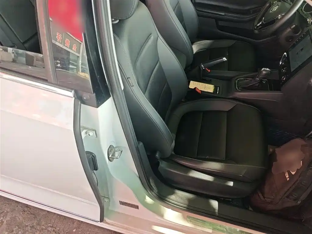 Volkswagen Sagitar 2017 1.6L Automatic Comfort фото 25