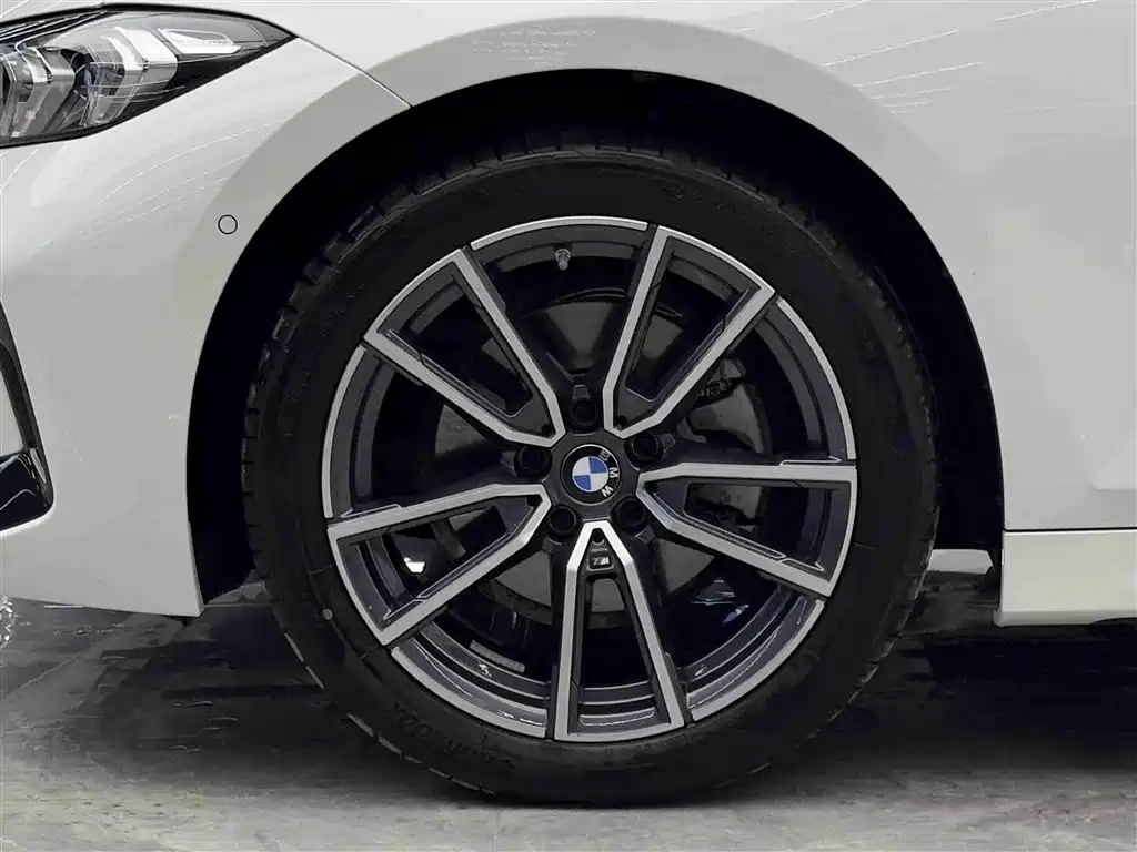 BMW 3 Series 2025 325Li M Sport Package фото 4