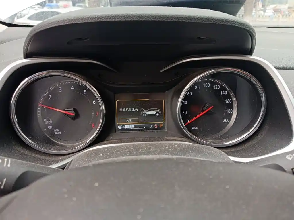 Photo 4 - Chevrolet Trax