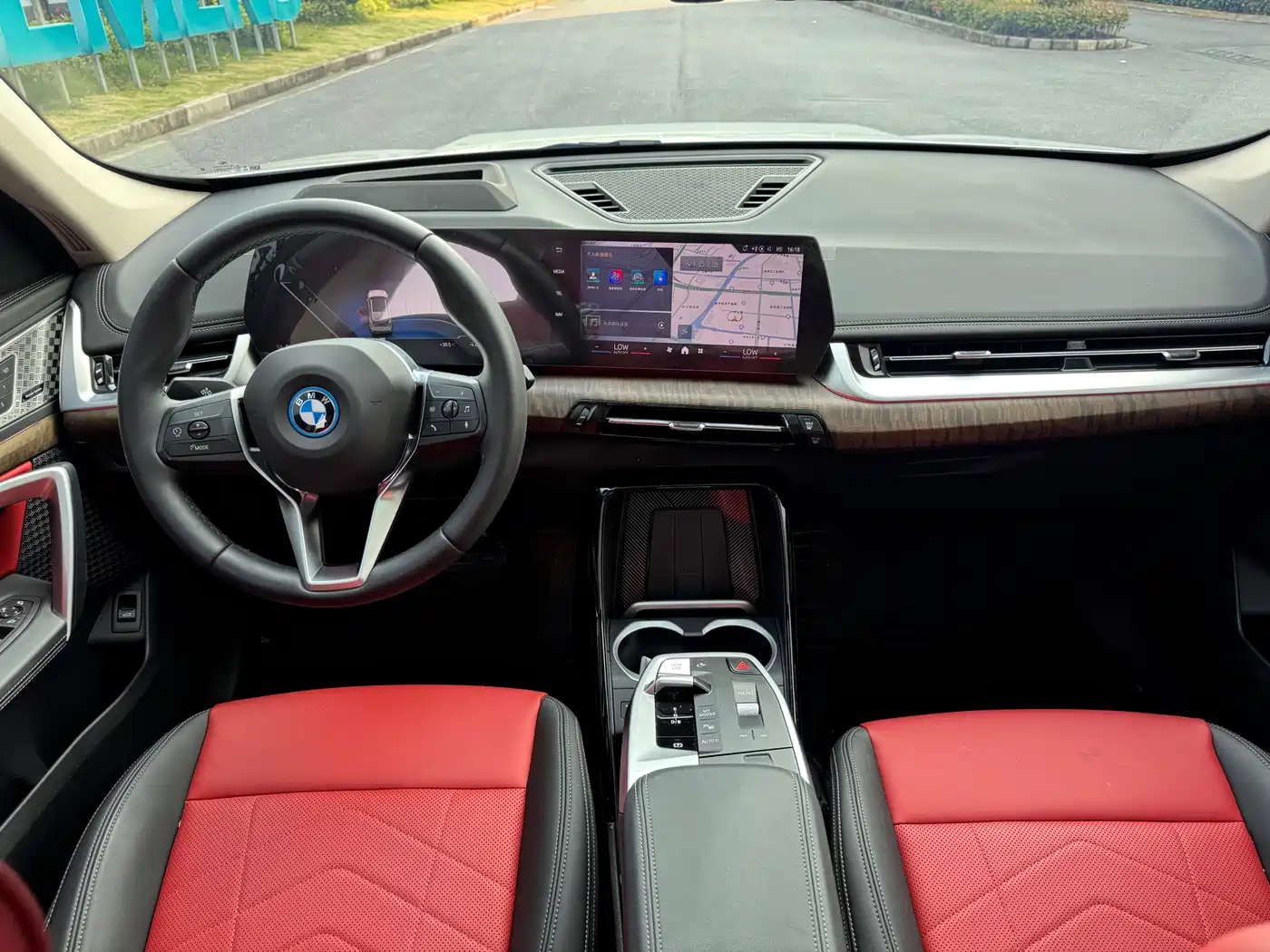 BMW iX1 2023 xDrive30L X Design Package фото 10