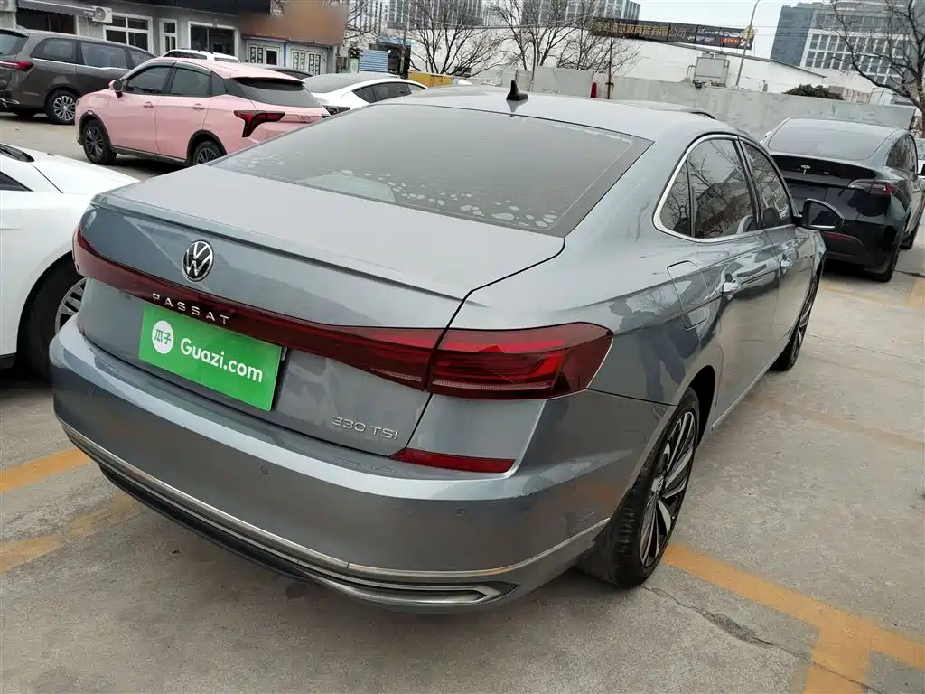 VOLKSWAGEN PASSAT