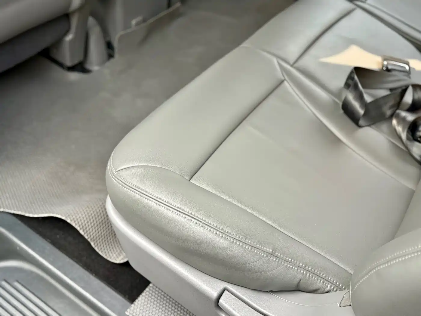 Hyundai H-1 Grand Starex 2011 2.4L Luxury Edition фото 11