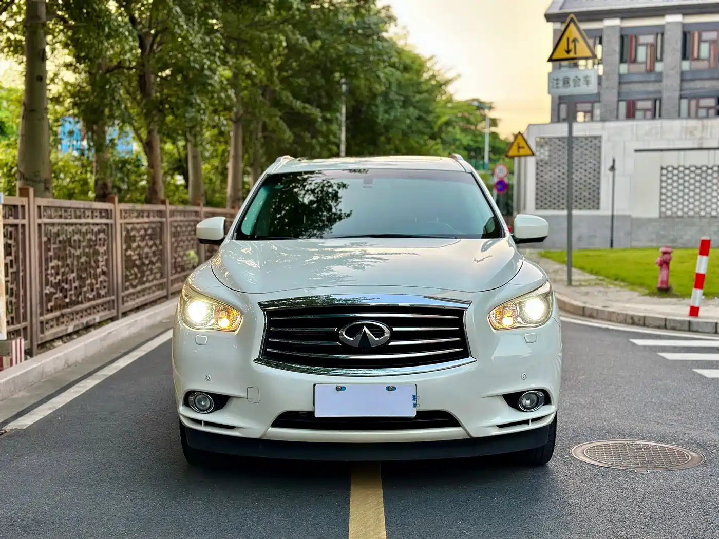 Infiniti QX60 (Import) 2015 2014 Model 2.5 S/C Hybrid 2WD Excellence Edition