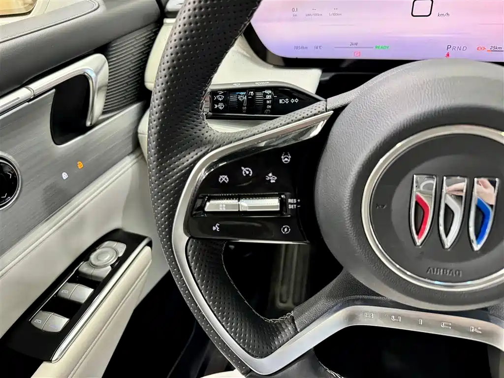 BUICK GL8 NEW ENERGY