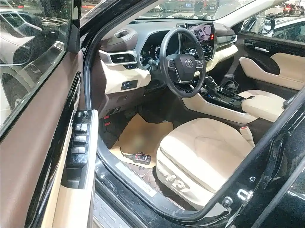 TOYOTA HIGHLANDER