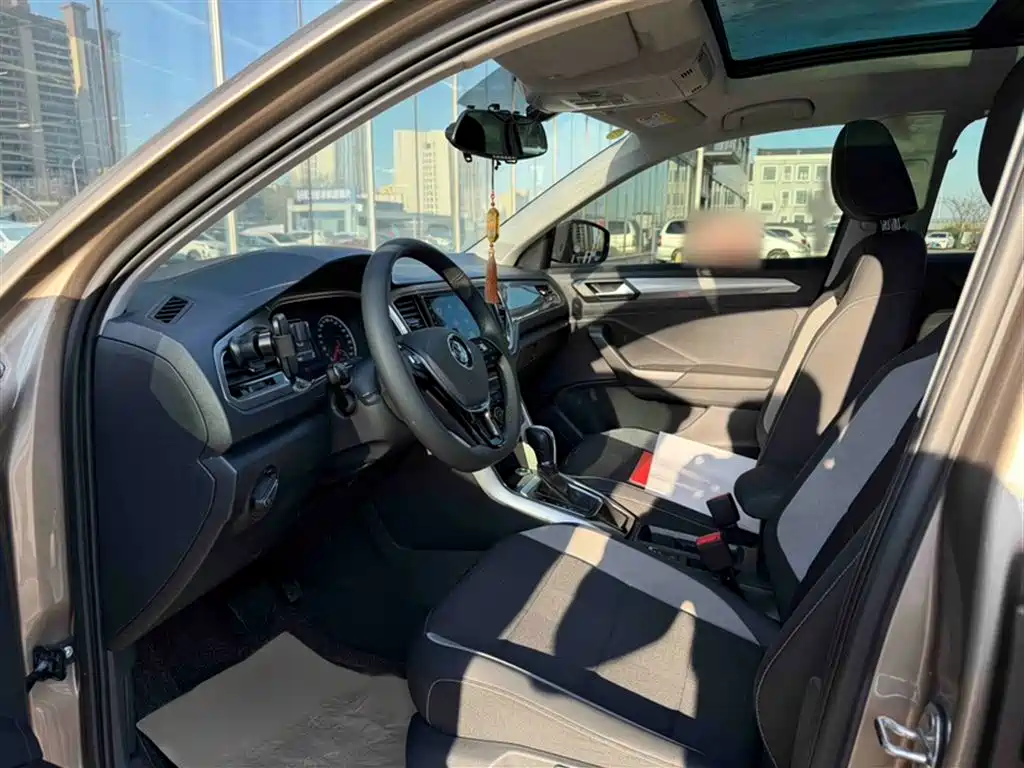 Volkswagen T-ROC 2018 230TSI DSG 2WD Progressive China VI фото 13