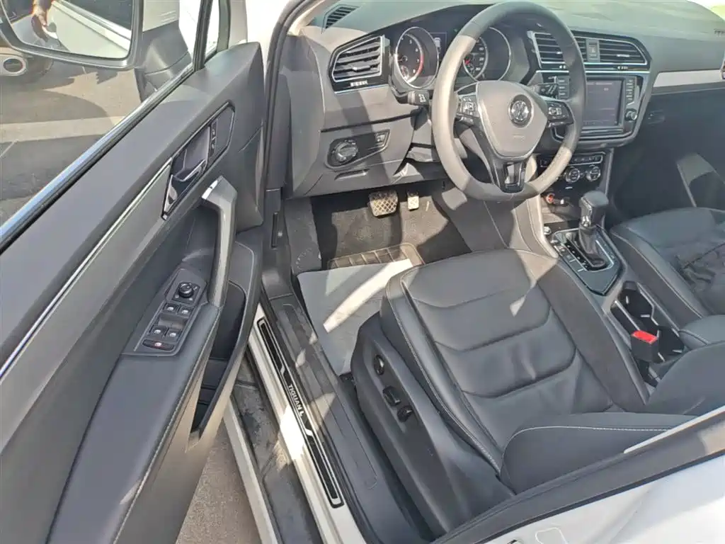 Volkswagen Tiguan L 2017 330TSI Automatic 2WD Luxury Edition фото 16