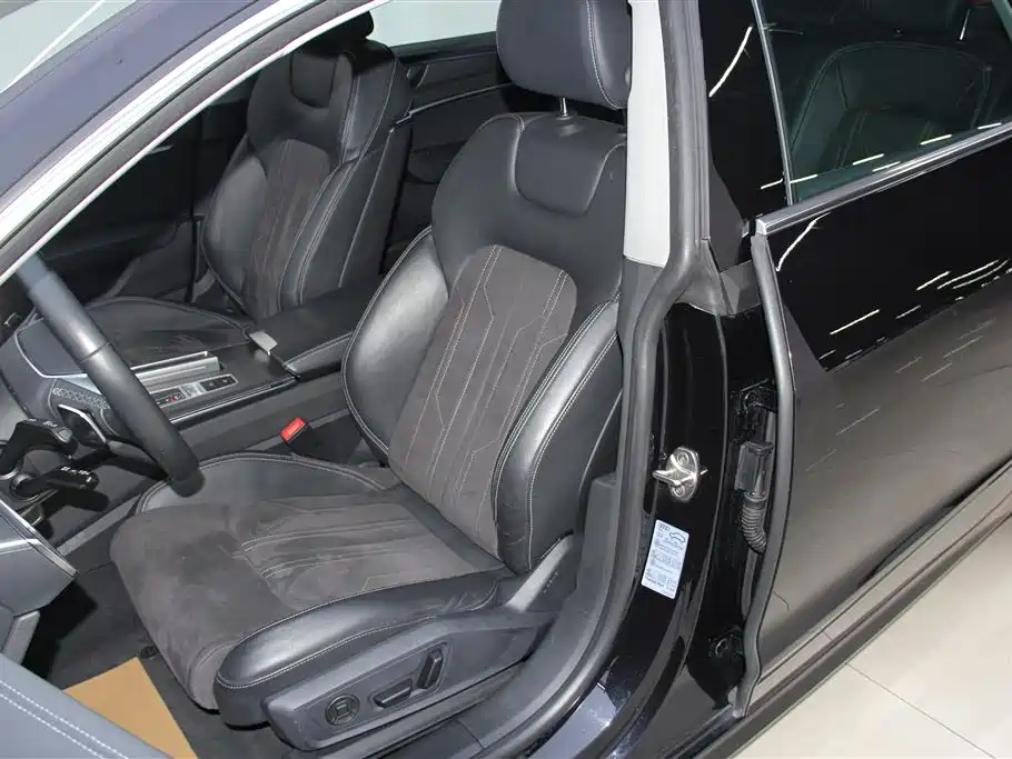 Audi A7L 2024 45TFSI S-line Dream Edition Crystal Package фото 18