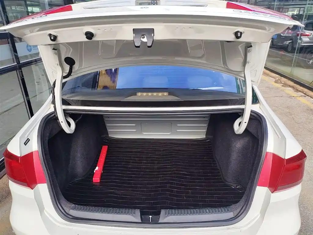 Volkswagen Santana 2015 1.4L Manual Trend Edition фото 19