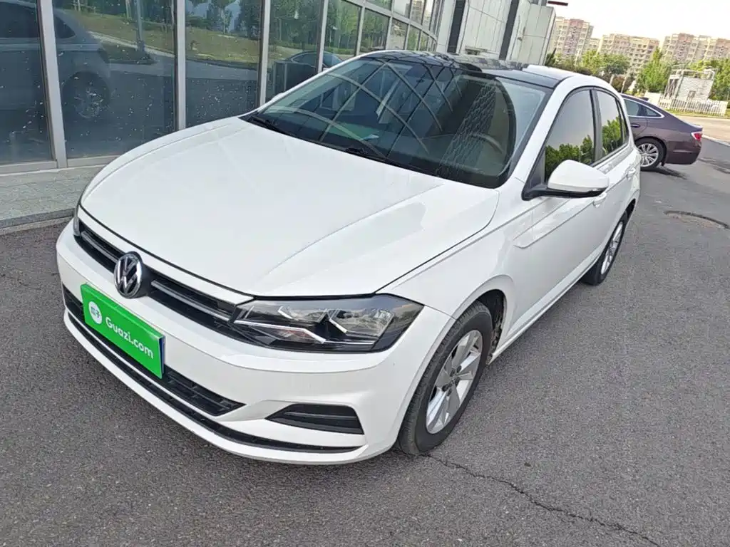VOLKSWAGEN POLO