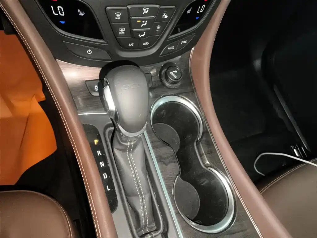 Buick Envision Plus 2017 20T FWD Elite фото 10