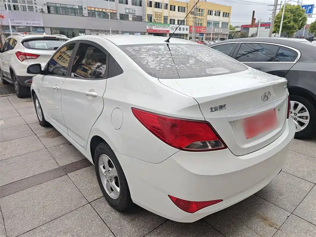 Hyundai Verna 2014 1.4L Automatic Smart GLS фото 5