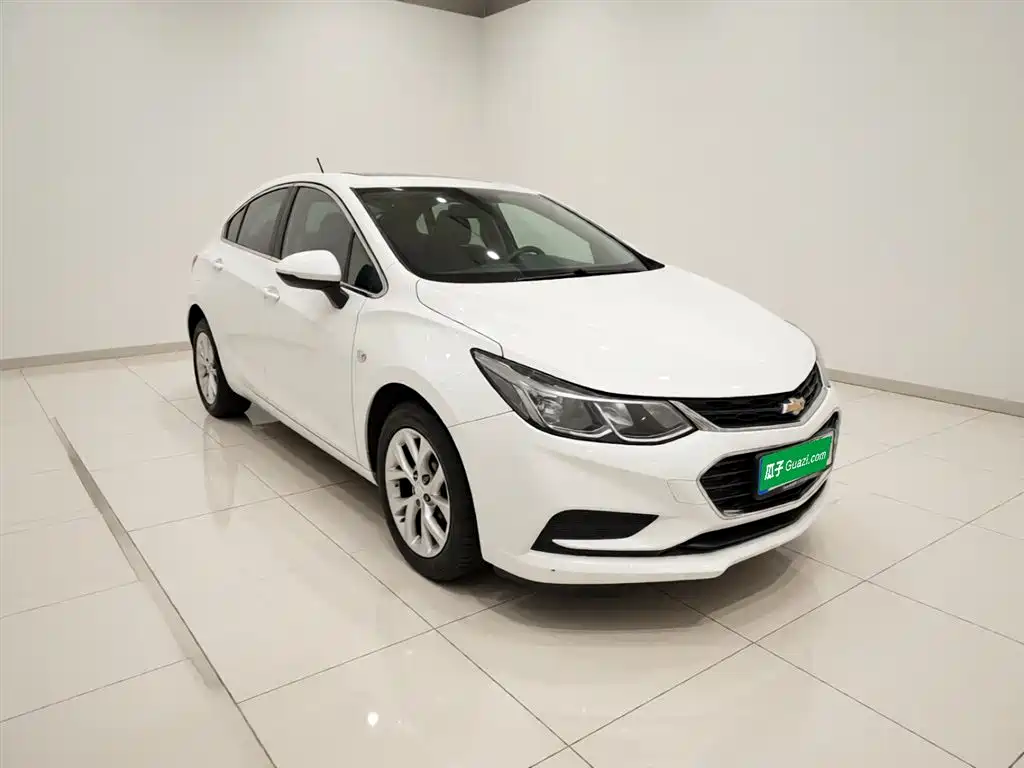 Chevrolet Cruze 2017 1.5L Hatchback Auto Pioneer Sunroof фото 4