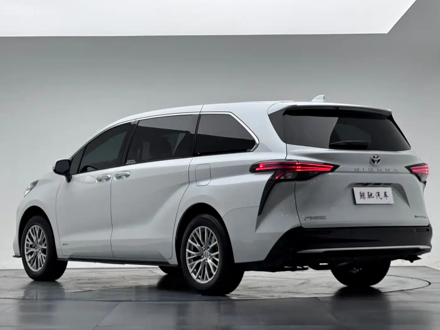 Toyota Sienna 2025 2024 2.5L Hybrid 4WD Premium Edition