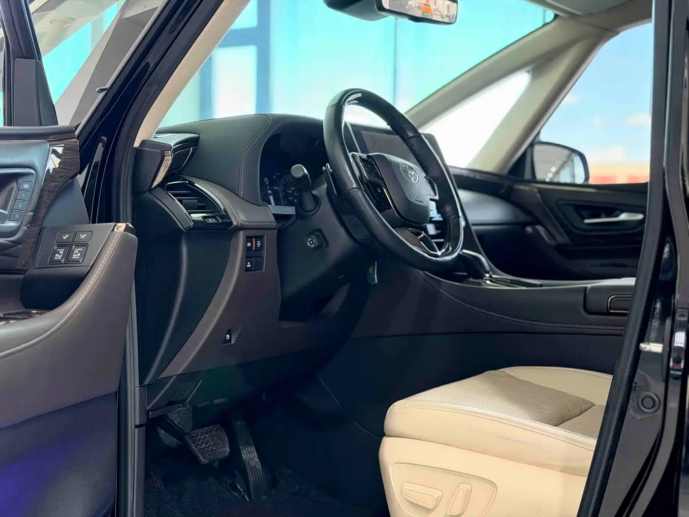 Toyota Alphard 2024 Hybrid 2.5L Ultimate Enjoyment Edition фото 5