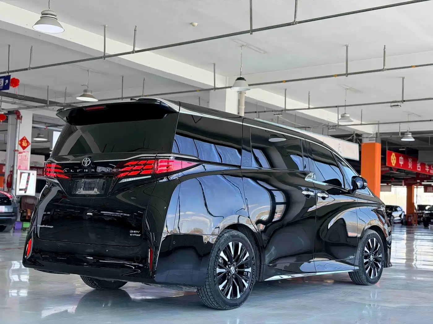 Toyota Alphard 2024 Hybrid 2.5L Ultimate Enjoyment Edition фото 12