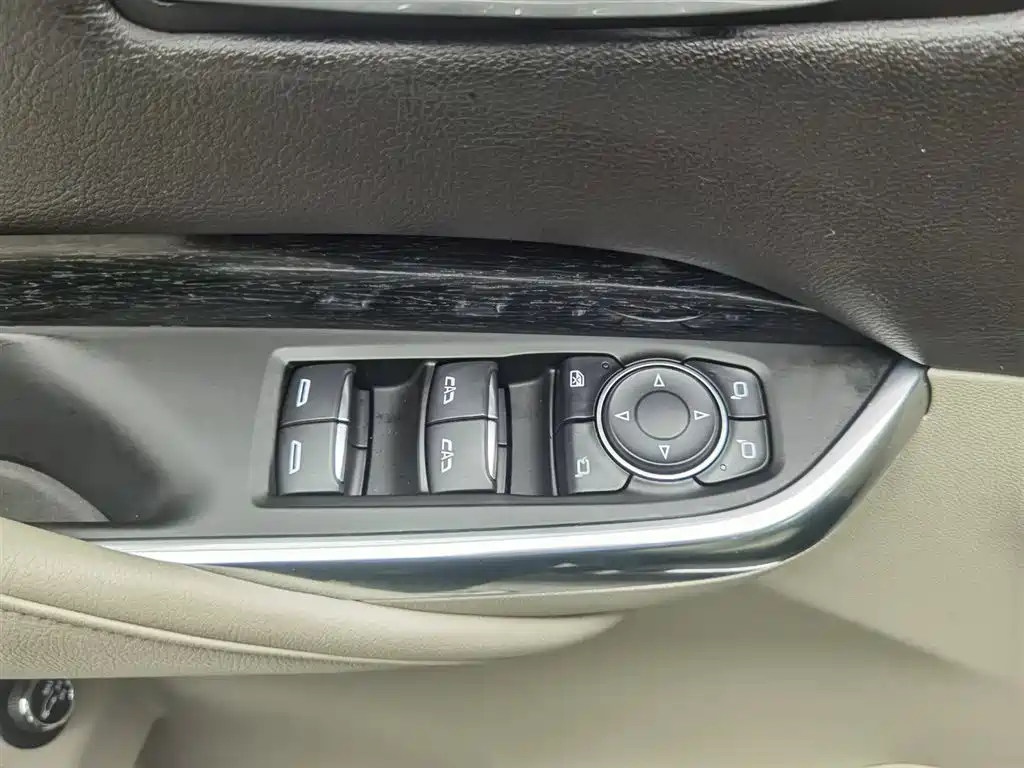 CADILLAC XT4