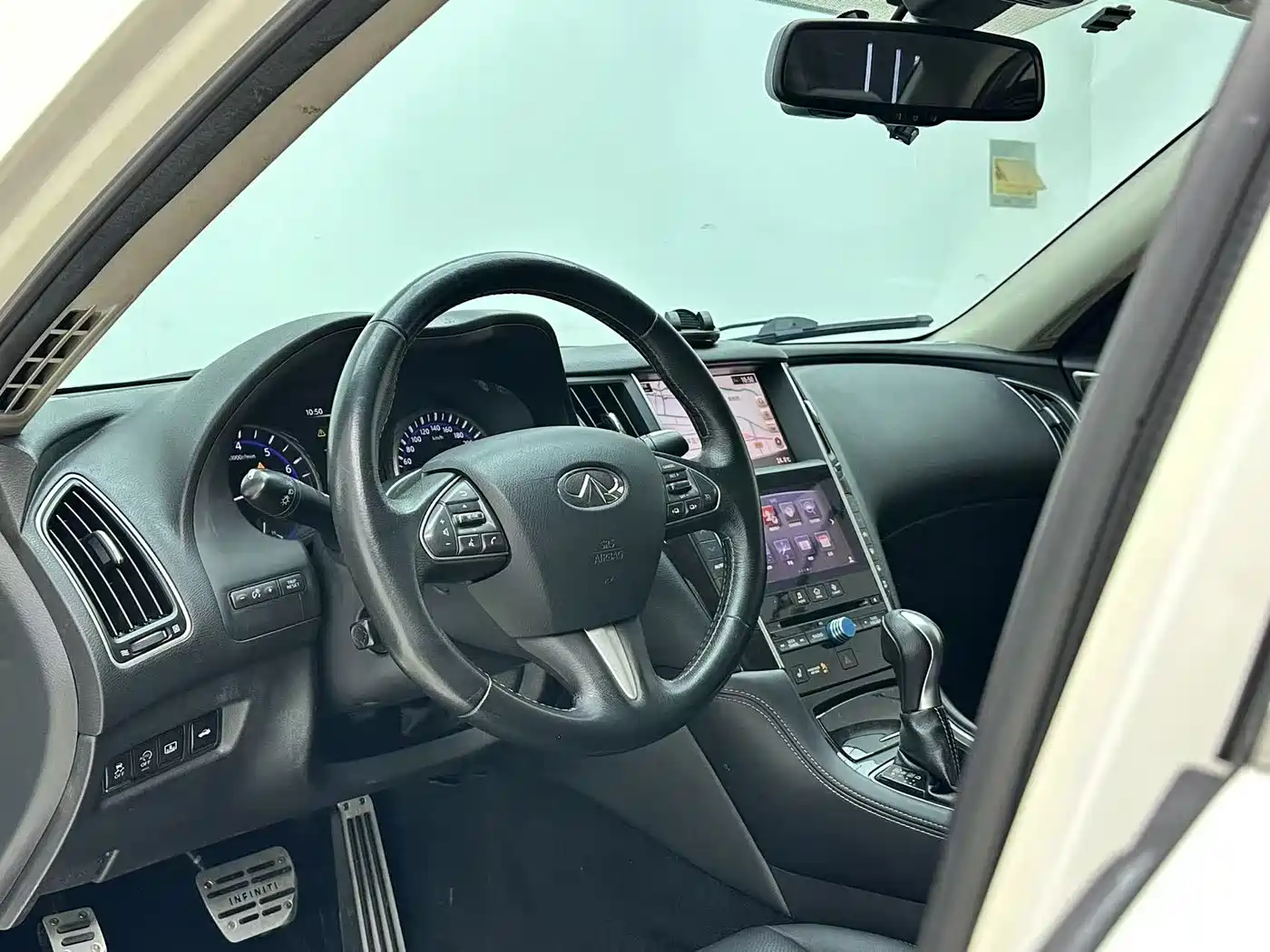 Photo 6 - Infiniti Q50L