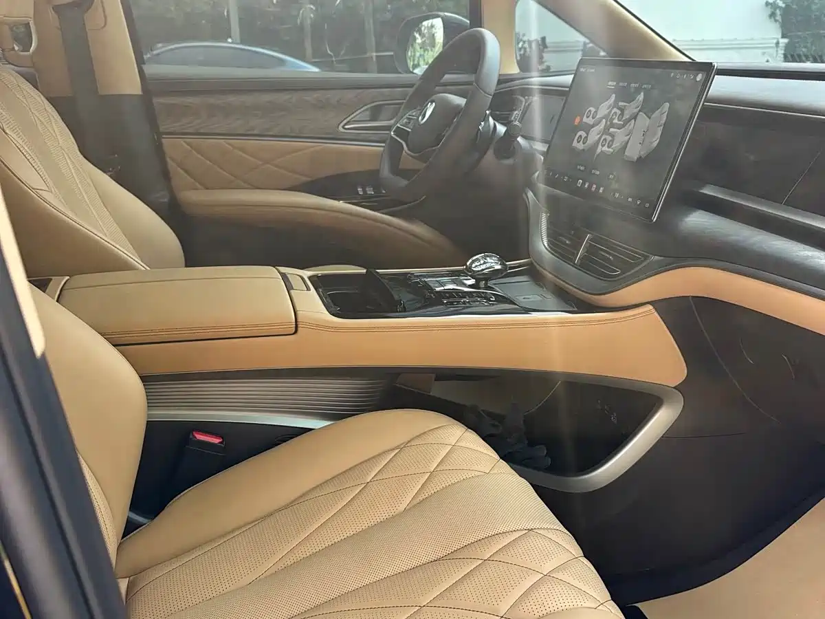 Denza D9 2026 2025 DM-i Smart Drive Edition 1020 AWD Premium