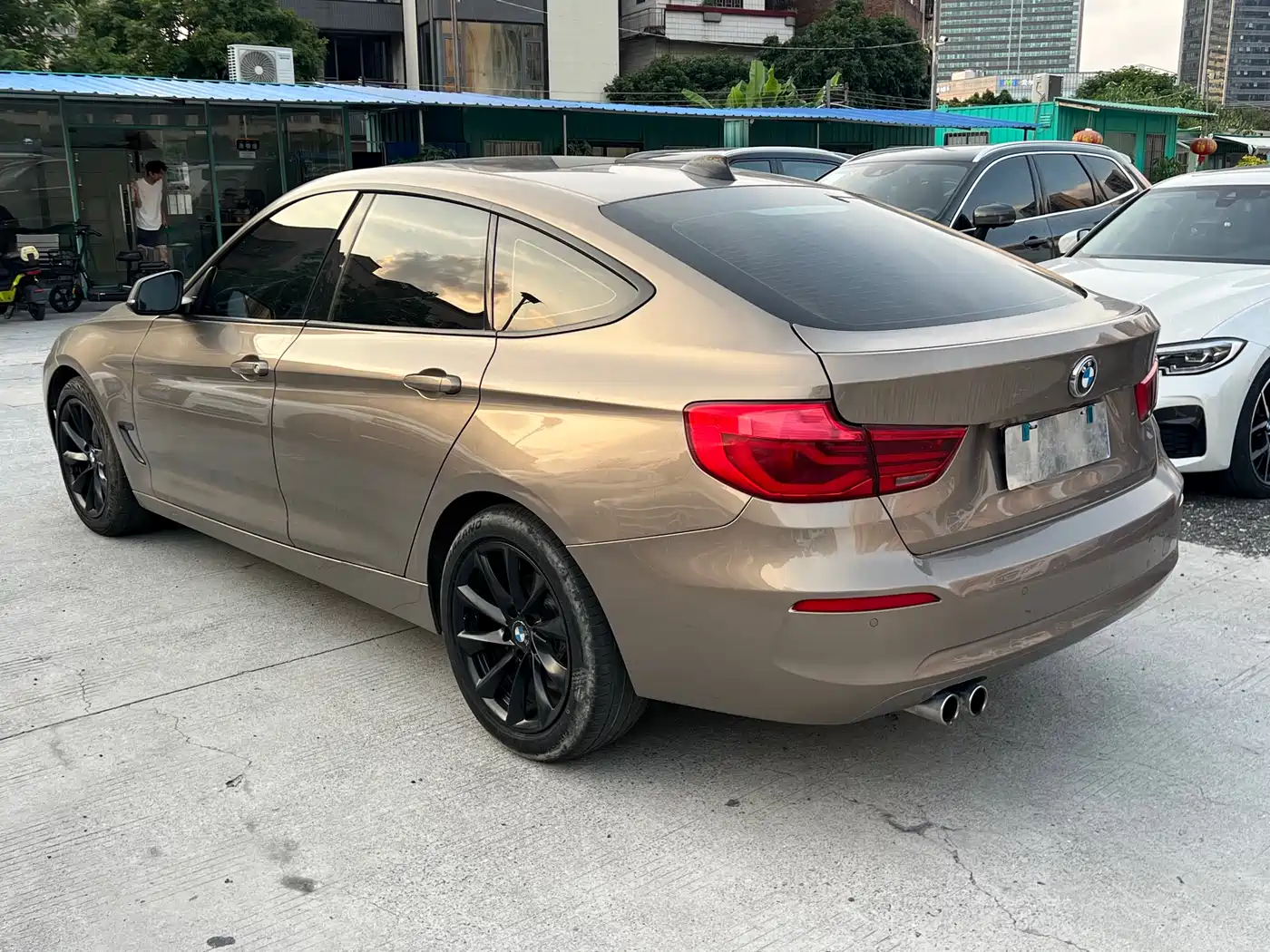 BMW 3 Series GT 2018 320i Fashion фото 4
