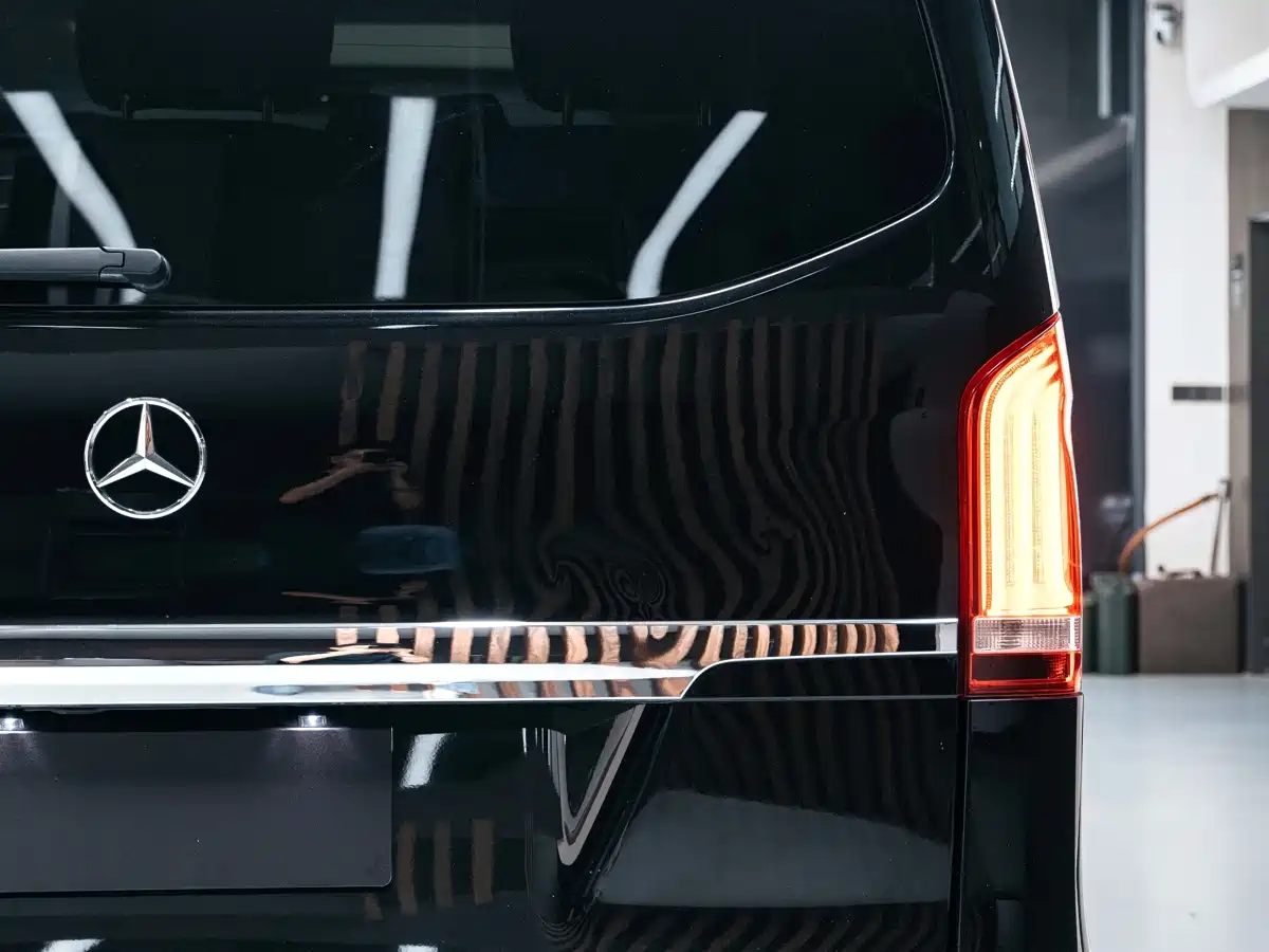 Mercedes-Benz V-Class 2017 Model V 260 L Premium Extended Edition фото 6