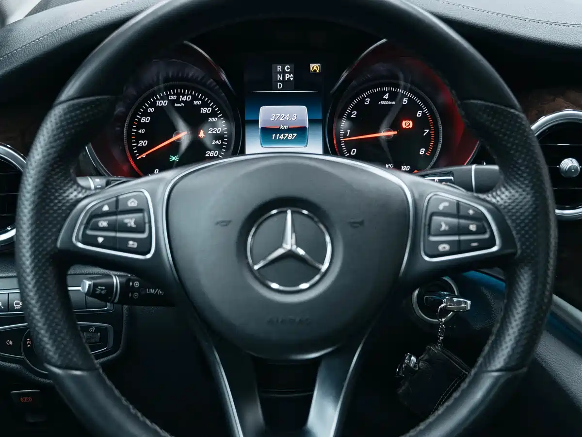 Mercedes-Benz V-Class 2017 Model V 260 L Premium Extended Edition фото 13