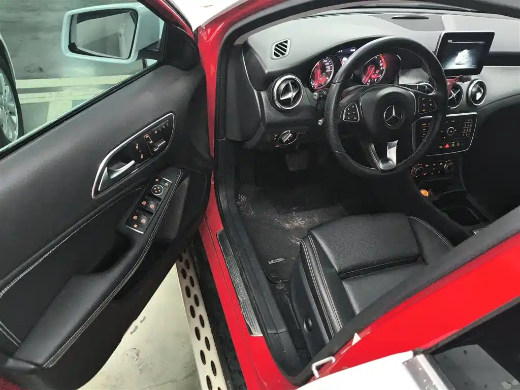 Mercedes-Benz GLA 2016 GLA 200 Dynamic фото 12