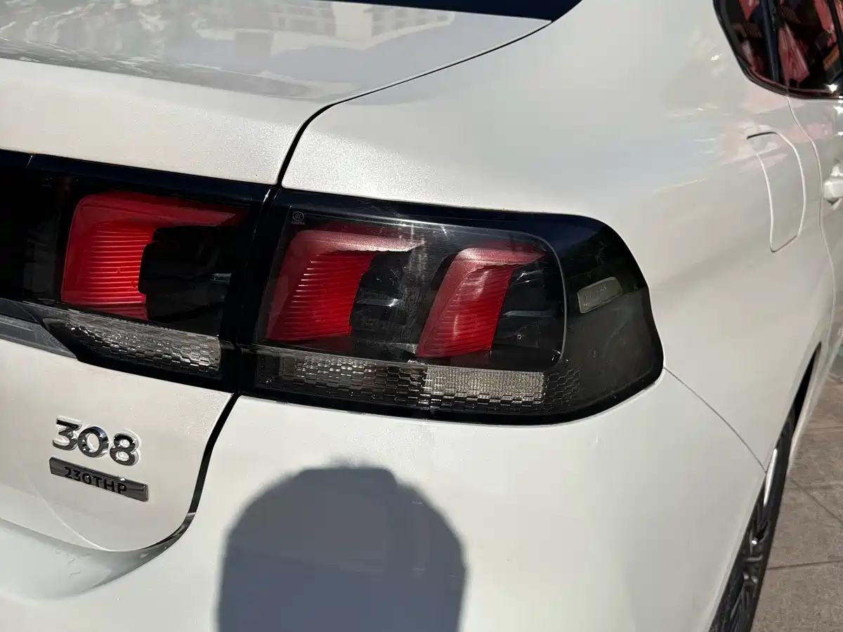 صورة 17 - Peugeot 308
