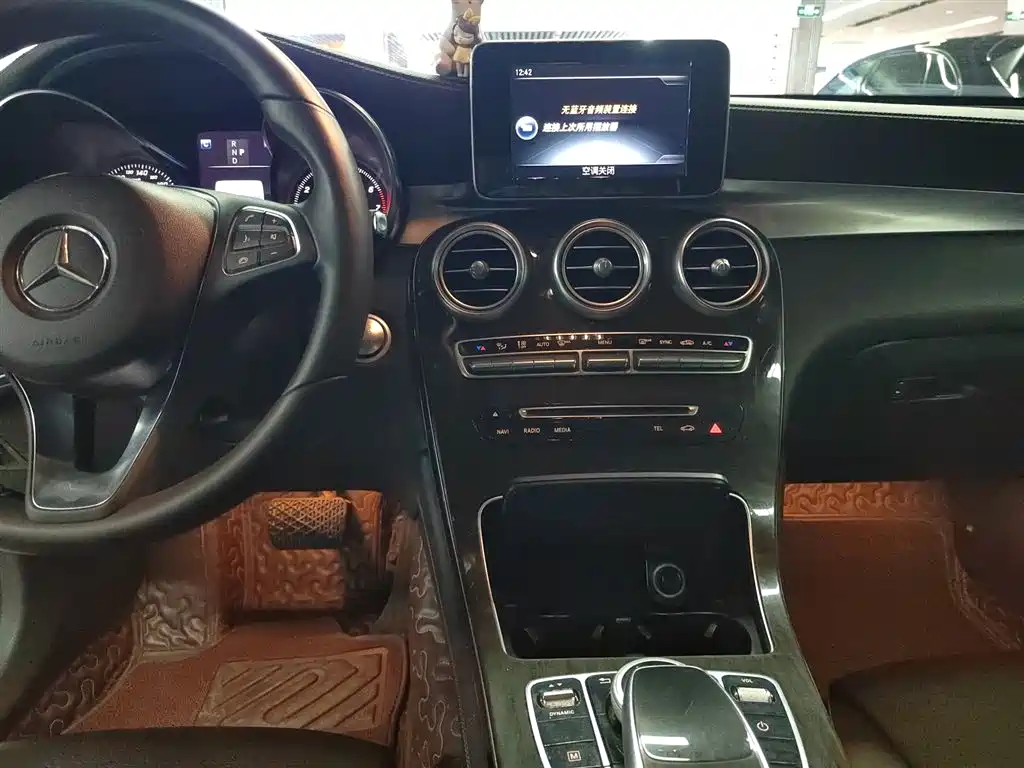 Mercedes-Benz GLC 2017 GLC 260 4MATIC Luxury фото 9