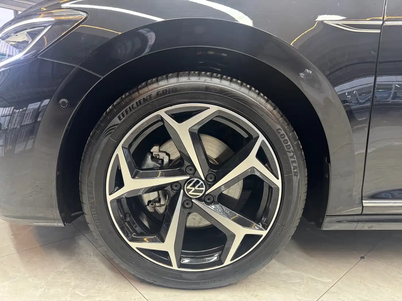 Volkswagen Passat 2024 380TSI Starlight Dragon Glory Edition фото 13