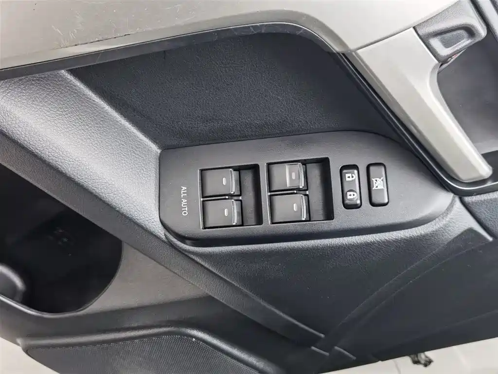 Toyota Prado 2018 3.5L Auto TX-L фото 9