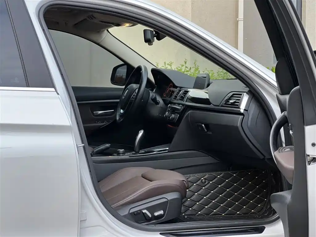 BMW 3 Series 2018 320Li Fashion Style фото 20