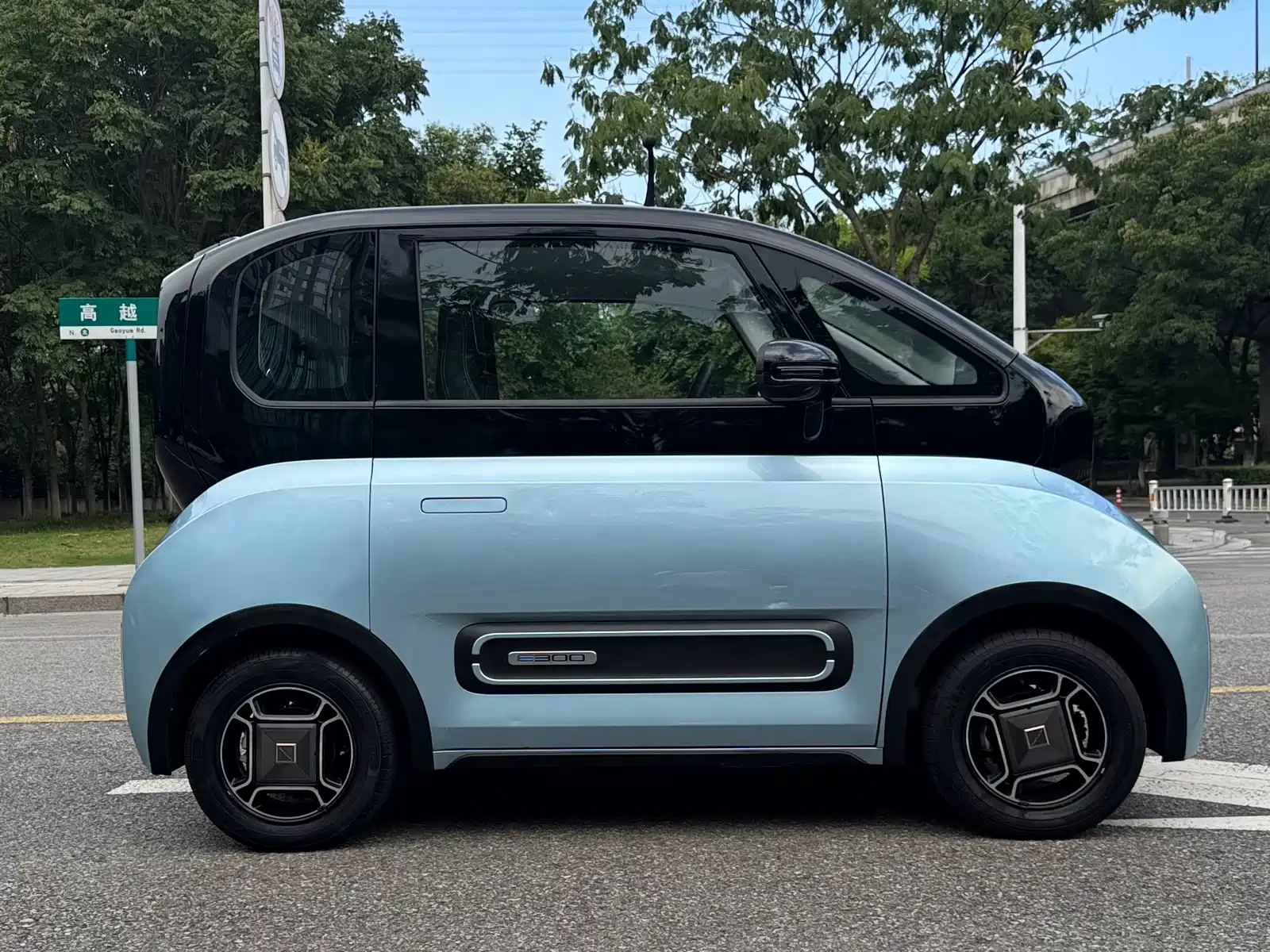 Фото 7 - Baojun E300