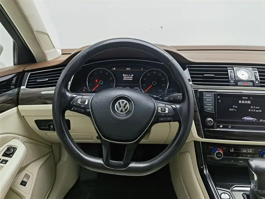 Volkswagen Phideon 2016 380TSI 2WD Prestige Edition фото 11