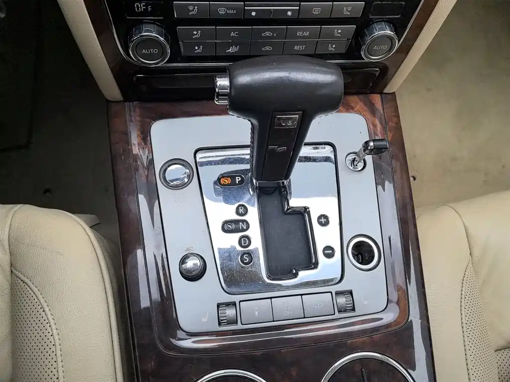 Volkswagen Phaeton 2012 3.0L Executive фото 13