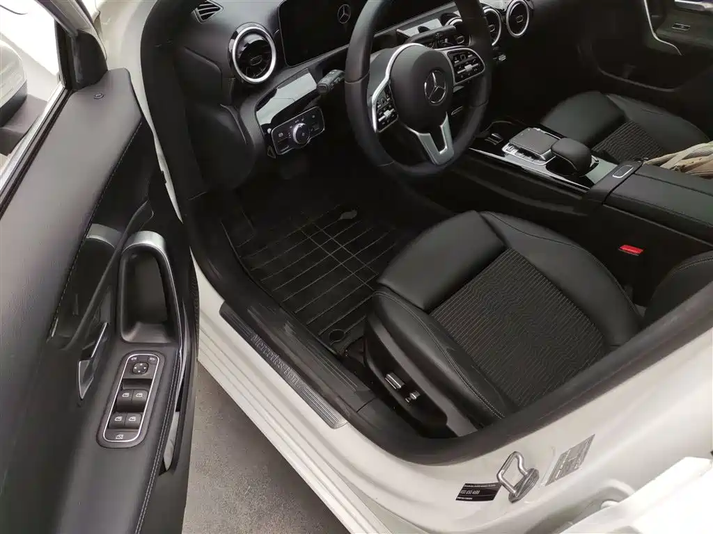 Mercedes-Benz A-Class (Import) 2019 A 200 Dynamic Version фото 23