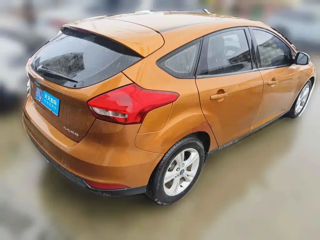 Фото 2 - Ford Focus