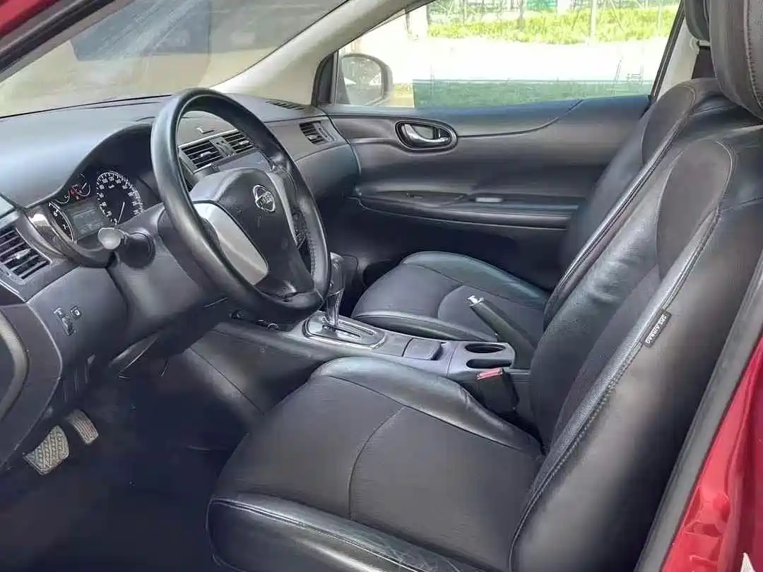 Photo 5 - Nissan Tiida