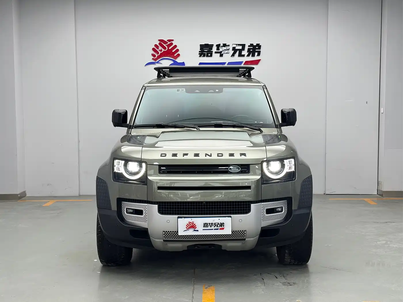 Land Rover Defender 2023 Model 110 3.0T P400 Dark Special Edition фото 4