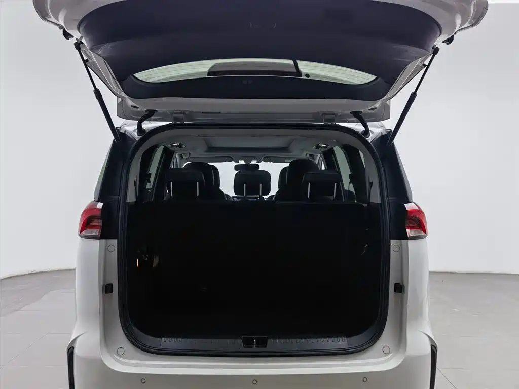 SAIC Maxus Maxus G50 2019 1.5T Debut Automatic Luxury Edition 7-seater фото 16