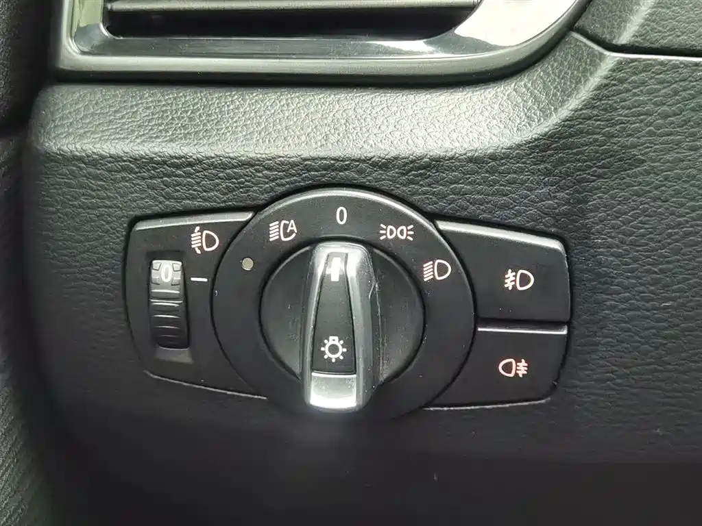 BMW X1 2015 Model sDrive18i Fashion Advanced Edition фото 21